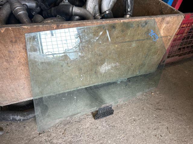 bontott AUDI A4 B7 Bal hátsó Ablak