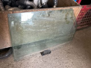 bontott AUDI A4 B7 Bal hátsó Ablak