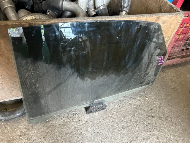 bontott AUDI A4 B7 Bal hátsó Ablak