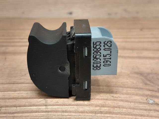 bontott AUDI A4 B7 Bal hátsó Ablakemelő Kapcsoló