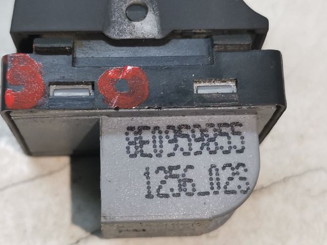 bontott AUDI A4 B7 Bal hátsó Ablakemelő Kapcsoló