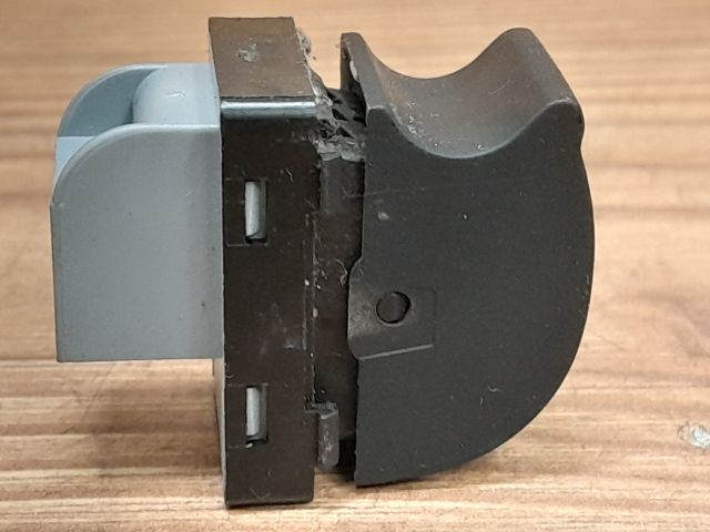 bontott AUDI A4 B7 Bal hátsó Ablakemelő Kapcsoló