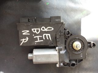 bontott AUDI A4 B7 Bal hátsó Ablakemelő Motor
