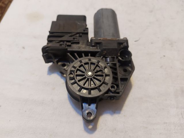 bontott AUDI A4 B7 Bal hátsó Ablakemelő Motor