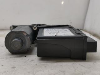 bontott AUDI A4 B7 Bal hátsó Ablakemelő Motor