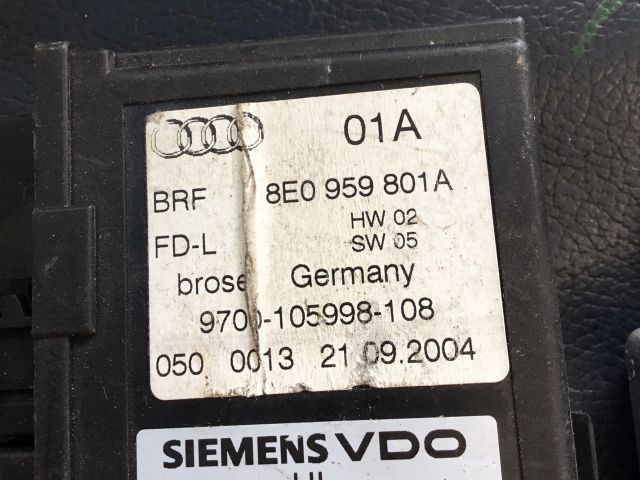 bontott AUDI A4 B7 Bal hátsó Ablakemelő Motor