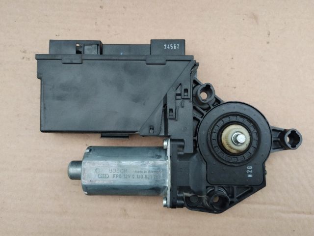 bontott AUDI A4 B7 Bal hátsó Ablakemelő Motor