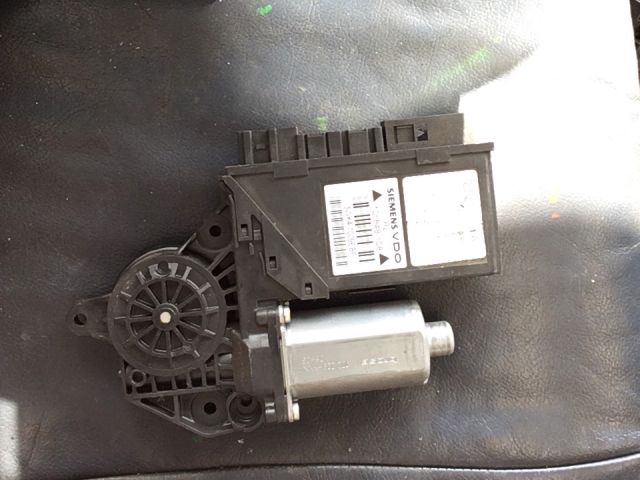 bontott AUDI A4 B7 Bal hátsó Ablakemelő Motor