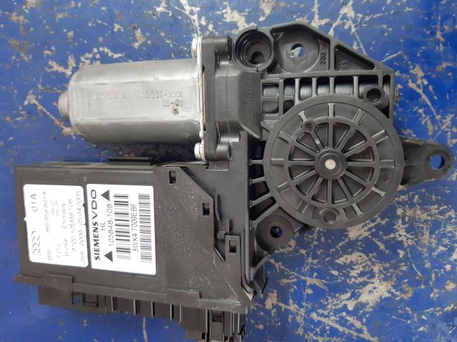 bontott AUDI A4 B7 Bal hátsó Ablakemelő Motor