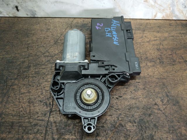 bontott AUDI A4 B7 Bal hátsó Ablakemelő Motor