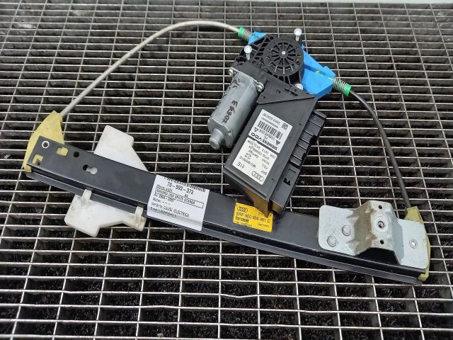 bontott AUDI A4 B7 Bal hátsó Ablakemelő Szerkezet (Elektromos)