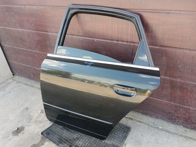 bontott AUDI A4 B7 Bal hátsó Ajtó (Részeivel)