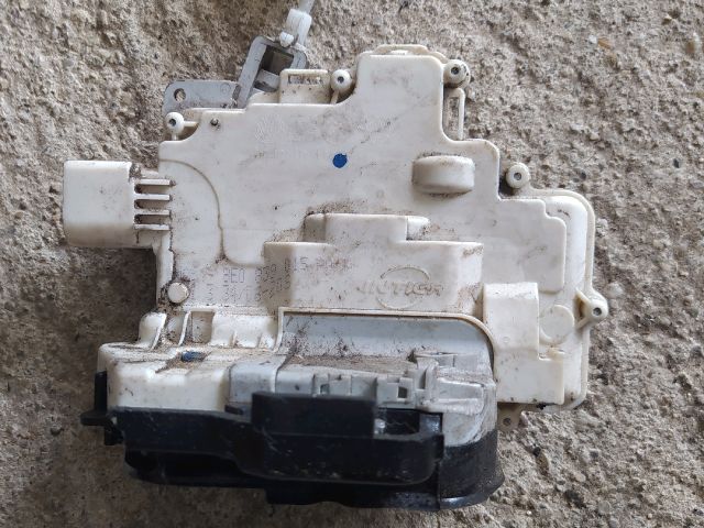 bontott AUDI A4 B7 Bal hátsó Ajtózár