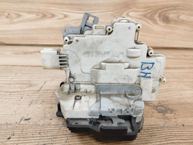 bontott AUDI A4 B7 Bal hátsó Ajtózár