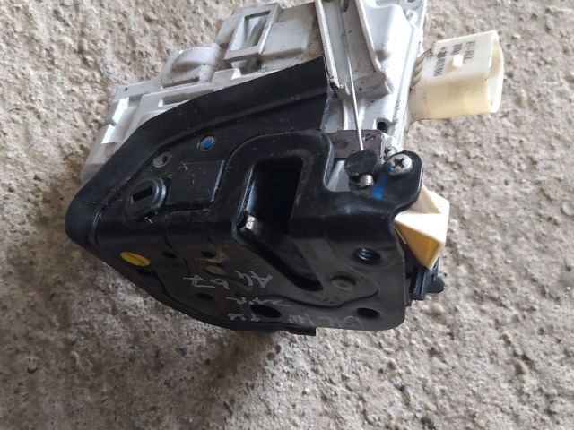 bontott AUDI A4 B7 Bal hátsó Ajtózár