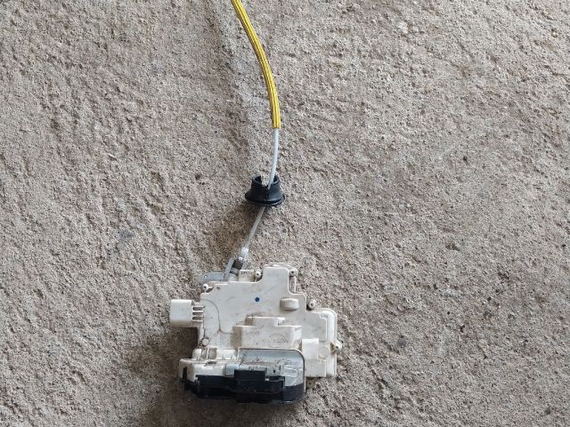 bontott AUDI A4 B7 Bal hátsó Ajtózár