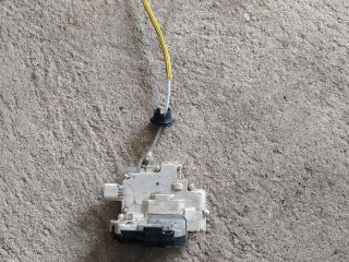 bontott AUDI A4 B7 Bal hátsó Ajtózár