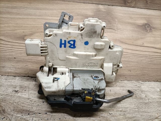 bontott AUDI A4 B7 Bal hátsó Ajtózár