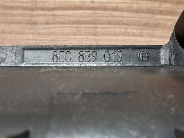 bontott AUDI A4 B7 Bal hátsó Belső Kilincs