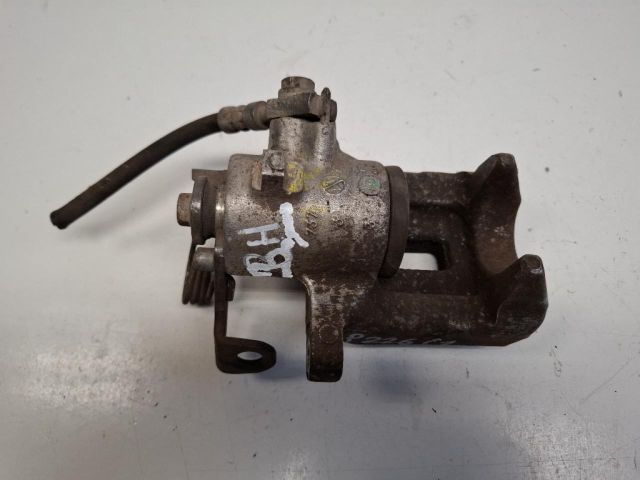 bontott AUDI A4 B7 Bal hátsó Féknyereg Munkahengerrel