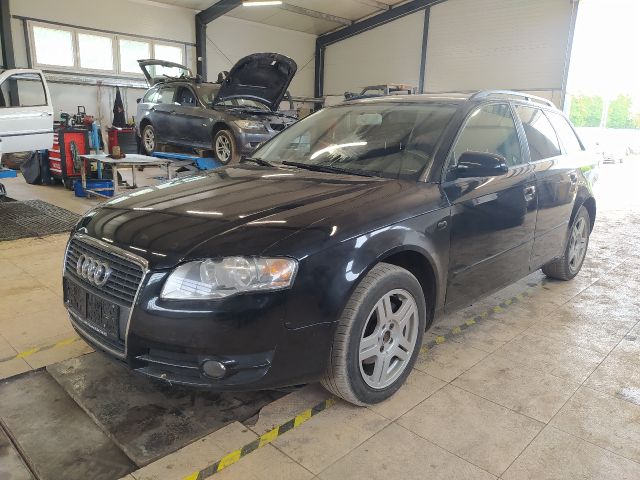 bontott AUDI A4 B7 Bal hátsó Gumikéder