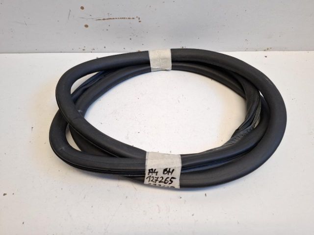 bontott AUDI A4 B7 Bal hátsó Gumikéder