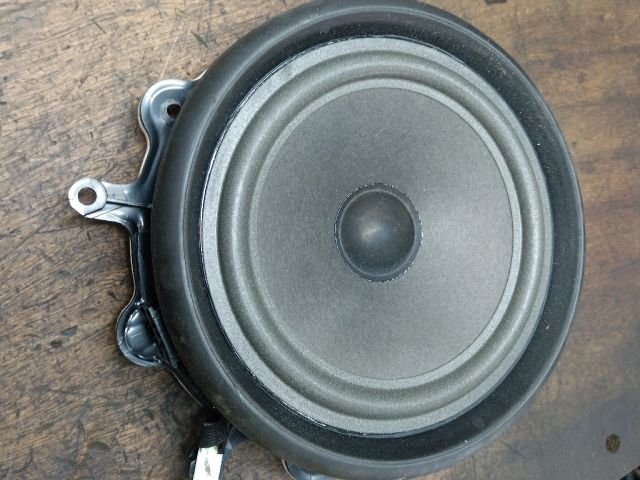 bontott AUDI A4 B7 Bal hátsó Hangszóró