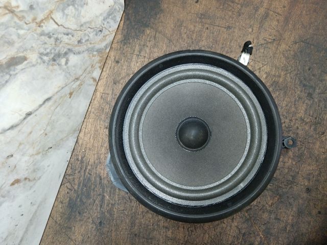 bontott AUDI A4 B7 Bal hátsó Hangszóró