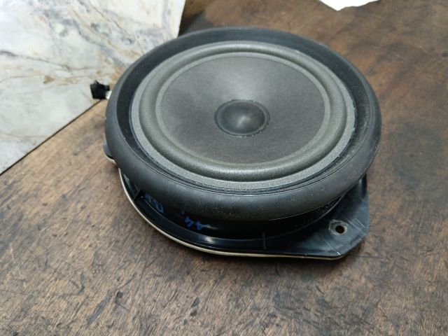 bontott AUDI A4 B7 Bal hátsó Hangszóró