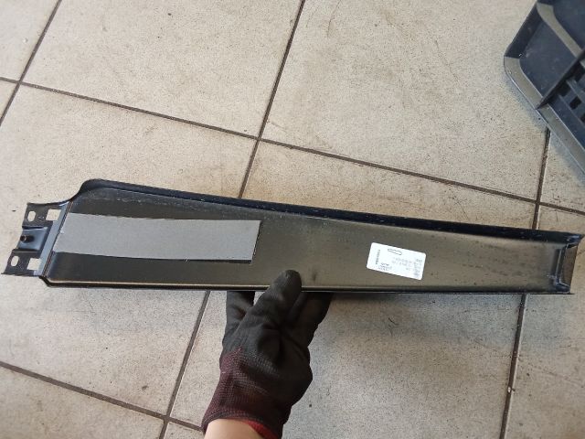 bontott AUDI A4 B7 Bal hátsó Hátsó Ajtókeret Burkolat