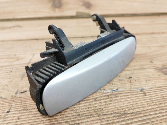 bontott AUDI A4 B7 Bal hátsó Külső Kilincs