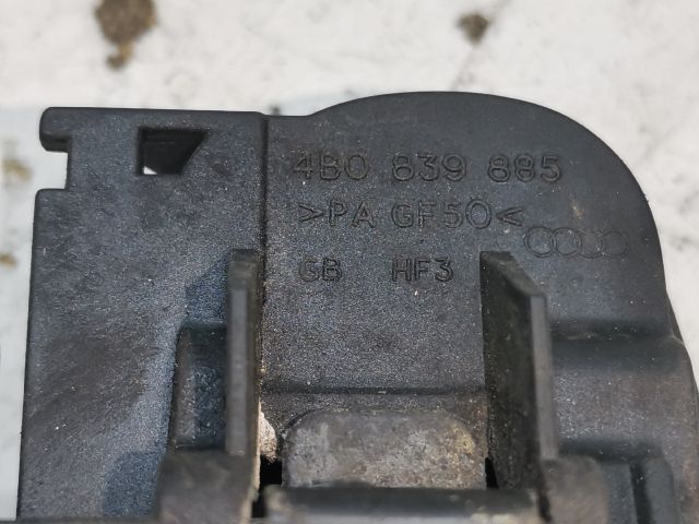 bontott AUDI A4 B7 Bal hátsó Külső Kilincs