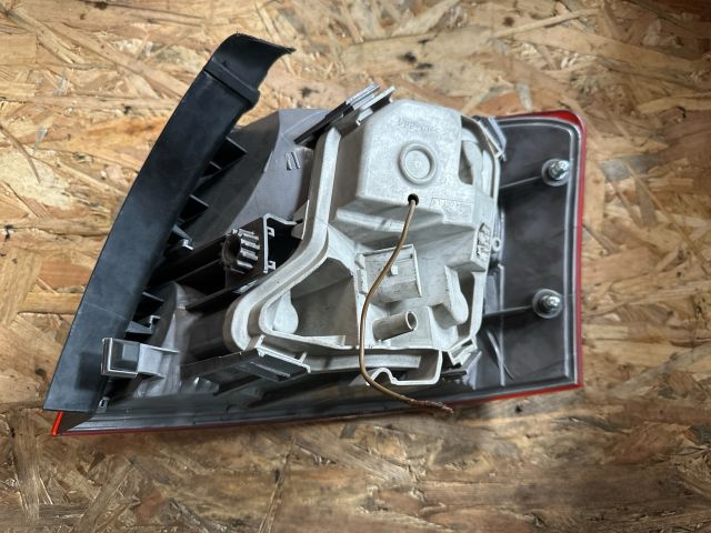 bontott AUDI A4 B7 Bal Hátsó Lámpa