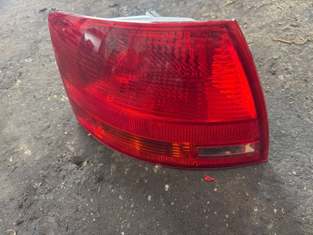 bontott AUDI A4 B7 Bal Hátsó Lámpa