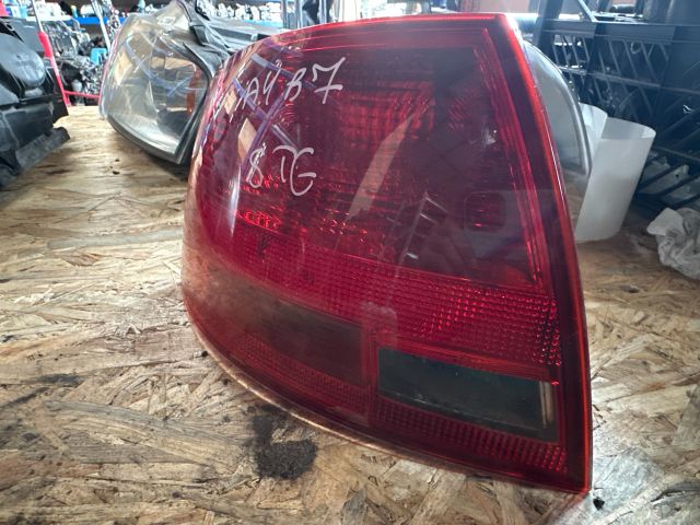 bontott AUDI A4 B7 Bal Hátsó Lámpa