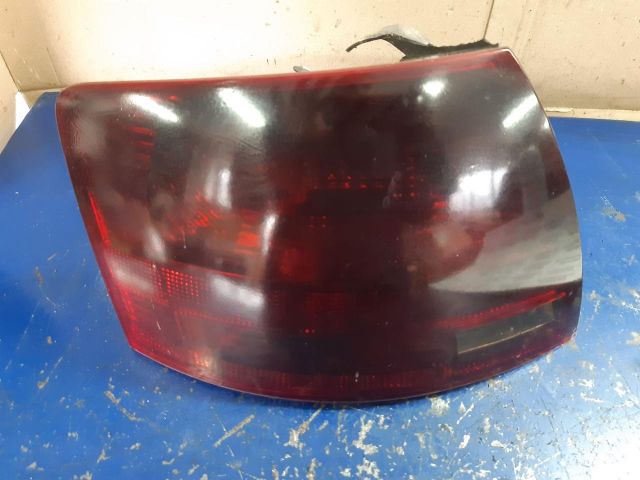 bontott AUDI A4 B7 Bal hátsó Lámpabúra