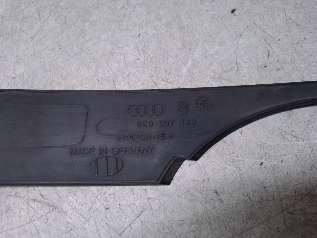 bontott AUDI A4 B7 Bal Ködlámpa Rács