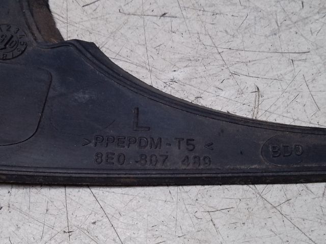 bontott AUDI A4 B7 Bal Ködlámpa Rács