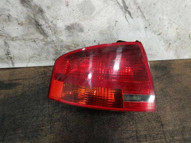 bontott AUDI A4 B7 Bal Külső Hátsó Lámpa