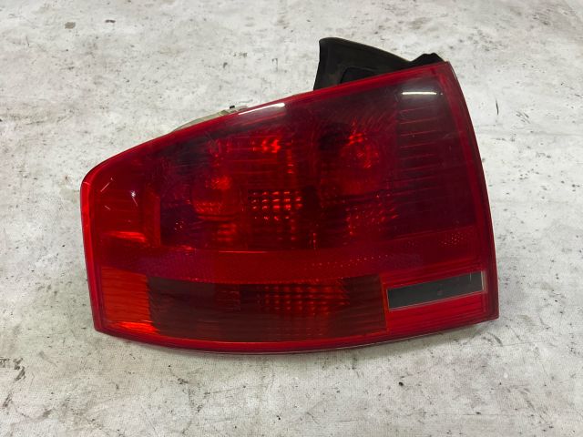 bontott AUDI A4 B7 Bal Külső Hátsó Lámpa