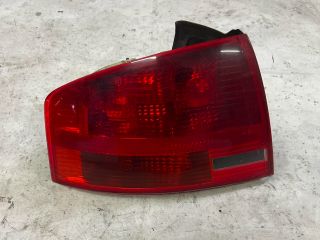 bontott AUDI A4 B7 Bal Külső Hátsó Lámpa