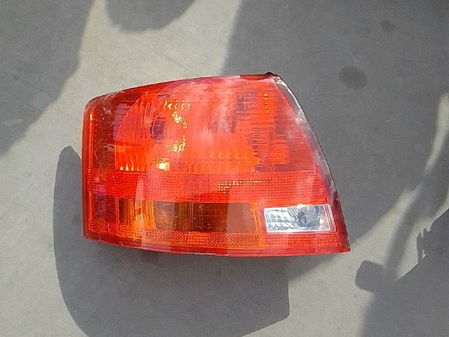 bontott AUDI A4 B7 Bal Külső Hátsó Lámpa