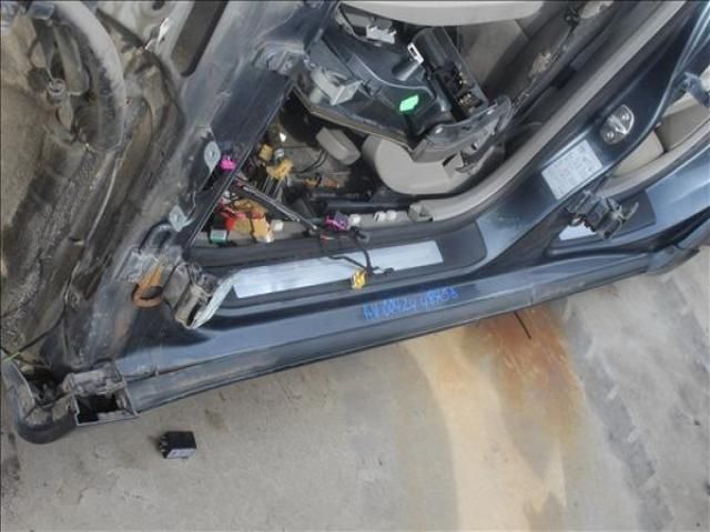 bontott AUDI A4 B7 Bal Küszöb