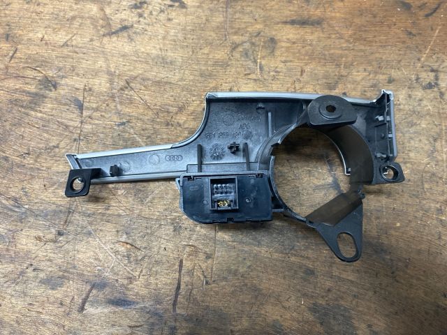 bontott AUDI A4 B7 Bal Műszerfal Díszléc