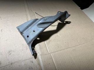 bontott AUDI A4 B7 Bal Sárvédő Oldaltartó