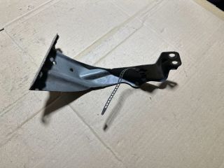 bontott AUDI A4 B7 Bal Sárvédő Oldaltartó