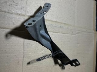 bontott AUDI A4 B7 Bal Sárvédő Oldaltartó