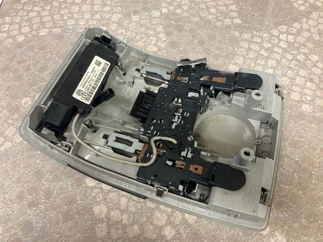 bontott AUDI A4 B7 Beltér Világítás Első