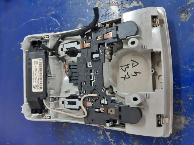 bontott AUDI A4 B7 Beltér Világítás Első