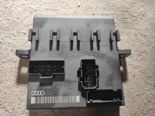 bontott AUDI A4 B7 Biztosítéktábla Motortér